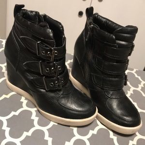 Steve Madden “Latches” Wedge Sneaker Size 6.5M
